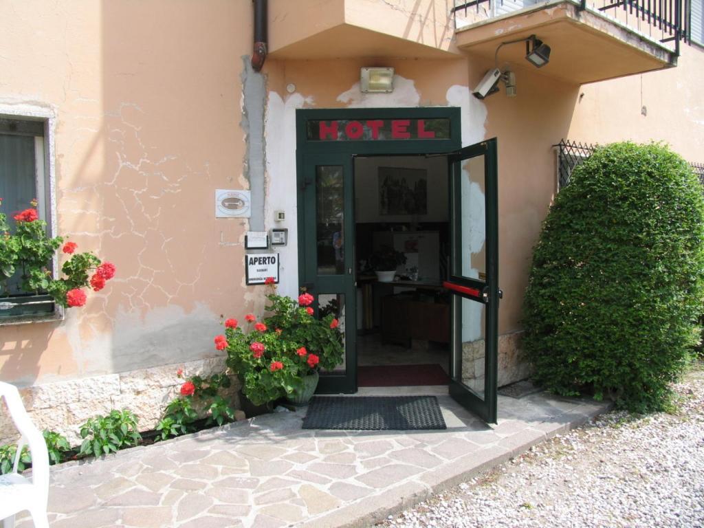 Hotel Oasi Trydent Zewnętrze zdjęcie